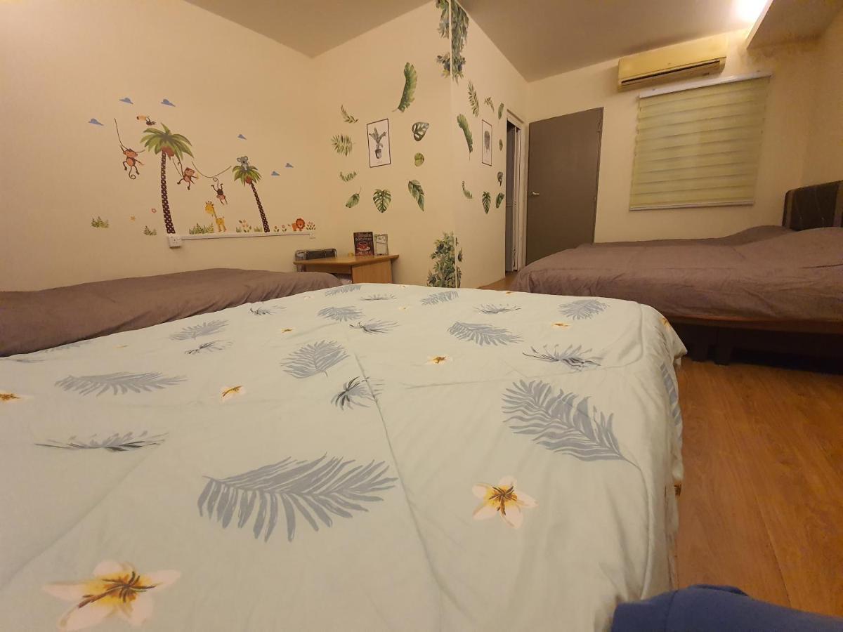 Ferienwohnung Swimming Pool Party House Batu Pahat Exterior foto