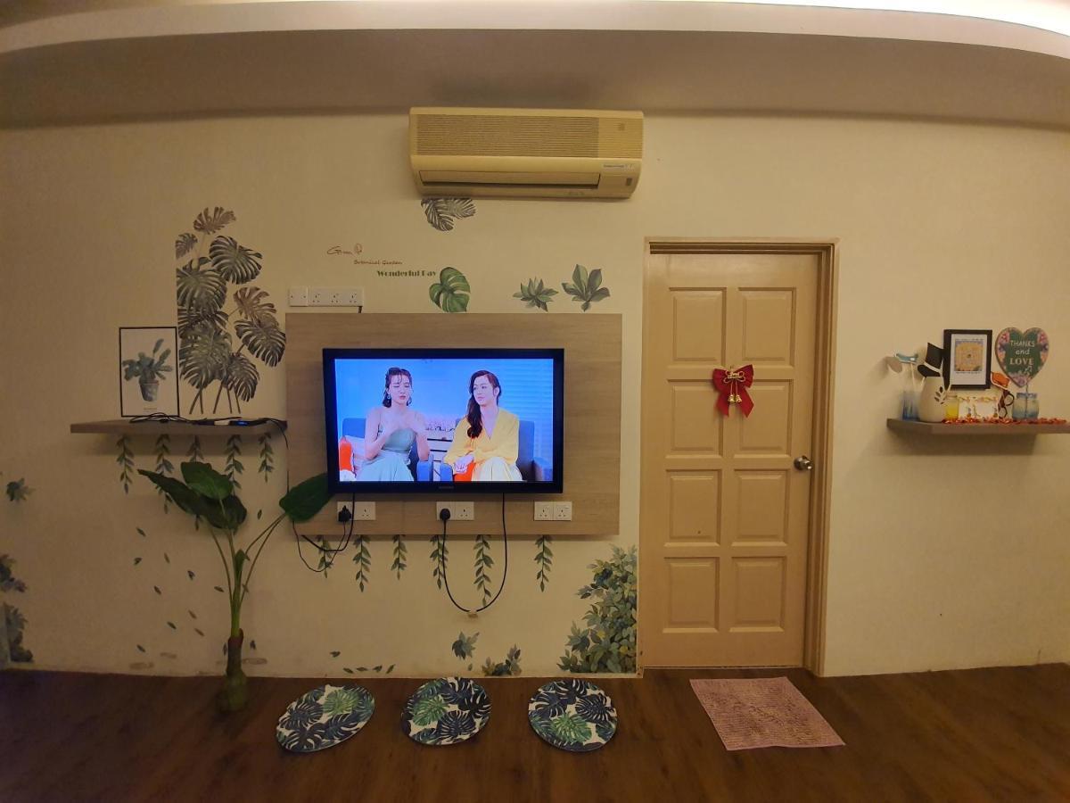 Ferienwohnung Swimming Pool Party House Batu Pahat Exterior foto