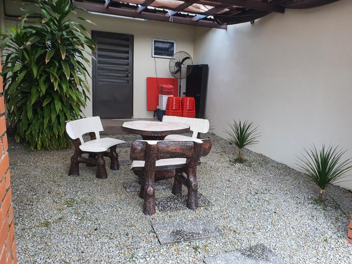 Ferienwohnung Swimming Pool Party House Batu Pahat Exterior foto
